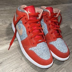Air Jordan retro 1 mid size 7 youth